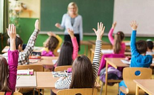 Школа и детский сад во дворе